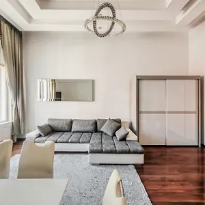 Amora Homes Basilica View Imperial -sas Street -need Reservation For Free Parking Apartment